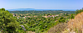 Blick auf Olivenhaine und Küstenlinie bei Lourdata, Kefalonia, Ionische Inseln, Griechische Inseln, Griechenland, Europa