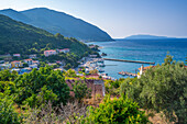 Blick auf den Hafen von Poros, Poros, Kefalonia, Ionische Inseln, Griechische Inseln, Griechenland, Europa