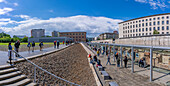 Blick auf ein Stück der Berliner Mauer im Museum Topographie des Terrors, Berlin, Deutschland, Europa
