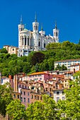 Frankreich, Rhone, Lyon, historische Stätte, die von der UNESCO zum Weltkulturerbe erklärt wurde, Blick auf die Basilika Notre Dame de Fourviere