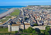 Frankreich, Seine-Maritime, Dieppe, die Stadt und das Schloss-Museum (Luftaufnahme)
