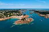 Frankreich, Cotes d'Armor, Ile de Brehat, Strand Guerzido und Cove la Chambre (Luftaufnahme)