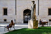 Frankreich, Cote d'Or, Dijon, von der UNESCO zum Weltkulturerbe erklärtes Gebiet, Palast der Herzöge von Burgund, Platz der Herzöge, Statue von Philippe Le Bon