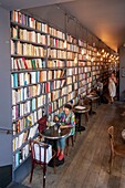 Frankreich, Paris, Merci Dekorationsgeschäft am Boulevard Beaumarchais, Kaffee und Bibliothek