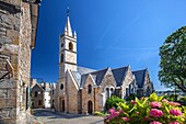 Frankreich, Morbihan, La Trinité sur Mer, die alte Kapelle, die 1865 zur Kirche Saint-Joseph wurde, im Herzen des malerischen Städtchens