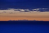 Frankreich, Var, Sonnenaufgang über Korsika vom masif de l'esterel