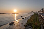 France, Somme, Baie de Somme, Dawn on the bay from the quays of Saint-Valery along the channel of the Somme\n