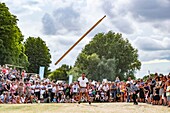 Frankreich, Indre et Loire, Cher-Tal, Jour de Cher, Blere, Wettbewerb im Werfen von Staunadeln, von der Gemeindegemeinschaft Blere - Val de Cher ins Leben gerufenes Volksfest, um das Cher-Tal und sein Flusserbe hervorzuheben