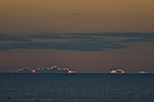 Frankreich, Var, letztes Licht des Sonnenuntergangs über dem Mittelmeer vom Esterel-Massiv aus