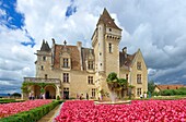 Frankreich, Dordogne, Perigord Noir, Dordogne-Tal, Castelnaud la Chapelle, mit dem Titel Les Plus Beaux Villages de France (Die schönsten Dörfer Frankreichs), Chateau des Milandes, ehemaliges Anwesen der französischen Tänzerin Josephine Baker