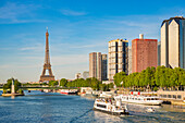 Frankreich, Paris, Seineufer, das Viertel der Front de Seine am Quai Andre Citroen und der Eiffelturm