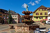 Frankreich, Haut Rhin, Sainte Marie aux Mines, Place Foch, Der Brunnen der Industrietechnik