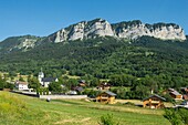 France, Haute Savoie, Chablais geopark massif, Thollon les Memises, general view of the village at the foot of the cliffs of the Pic des Memises\n