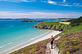 Frankreich, Finistere, Regionaler Naturpark Armorica, Halbinsel Crozon, Wanderweg GR 34 oder Zollweg, Strand Poul