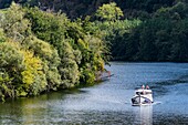 Frankreich, Lot, Fluss Lot, Geopark von Quercy, Blick von der Brücke von Saint-Gery