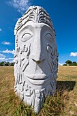 Frankreich, Cotes-d'Armor, Carnoet, das Tal der Heiligen oder bretonische Osterinsel, ist ein assoziatives Projekt von 1000 in Granit gehauenen monumentalen Skulpturen, die 1000 bretonische Heilige darstellen