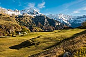 Frankreich, Hautes Pyrenees (65), Pyrenäen-Nationalpark, der Zirkus von Gavarnie gehört zum Weltkulturerbe der UNESCO