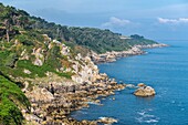 Frankreich, Finistere, Douarnenez, Roches Blanches auf dem Wanderweg GR 34 oder Zollweg