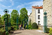 France, Paris, the Coulee Verte Rene-Dumont (former Promenade Plantee), on the site of an old railway line\n