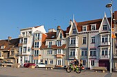 France, Nord, Malo les bains, facades of villas waterfront\n