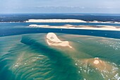 Frankreich, Gironde, La Teste de Buch, Sandbank von Arguin und die große Düne von Pilat (Luftaufnahme)