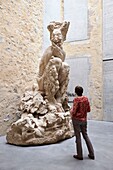 Frankreich, Herault, Lodeve, Museum für moderne Kunst, Archäologie, Paläontologie und Naturwissenschaften, ehemals Museum Fleury, Faune, eine Skulptur von Paul Darde in der Eingangshalle