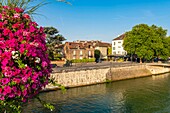 France, Seine et Marne, Melun, the city center and the banks of the Seine river\n