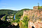 Frankreich, Moselle, Lutzelbourg, Burg aus dem 11. Jahrhundert und Marne-Rhein-Kanal (Canal de la Marne au Rhin)