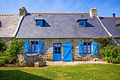 Frankreich, Finistere, Regionaler Naturpark Armorique, Presqu'i?le de Crozon, Cap de la Chèvre, das denkmalgeschützte Dorf Rostudel