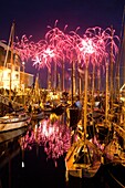 Frankreich, Finistere, Brest, ATMOSPHÄRE 14. Juli Feuerwerk Internationales Maritimes Festival Brest 2016