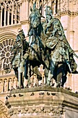 Frankreich, Paris, Ile de la Cité, Notre-Dame-de-Paris, Statue von Karl dem Großen auf dem Vorplatz