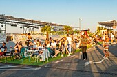 Frankreich, Paris, Gemüsedach von 3 500 m2, der Hängende Garten, Bar und temporäres Restaurant, das im Sommer auf dem Dach eines Parkhauses installiert ist