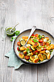 'Caprese' gnocchi salad with courgette, tomatoes and mozzarella