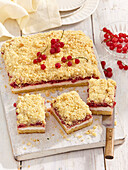 Cheesecake slices with redcurrants