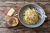Spaghetti aglio e olio (Spaghetti with garlic and olive oil-vegetarian)