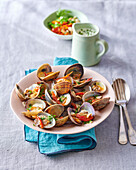 Clams with sun-dried tomatoes, almonds and garlic