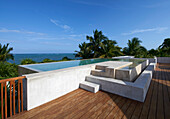 Dachterrasse mit Pool und Meerblick