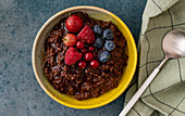 Ayurvedic spelt porridge with cocoa, honey and berries