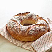 Bread and yoghurt ring