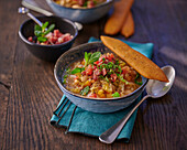 Korsische Rüben-Grünkohlsuppe mit Schinken