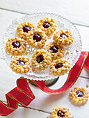 Pine nut rings with Christmas jelly