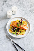 Harissa salmon with salsa and crispy potatoes