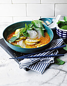 Hühner-Zitronengras-Suppe mit Kurkuma und Ingwer