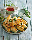 Spinach puff pastry rolls