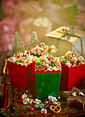 Weihnachtliche Popcorn-Studentenmischung