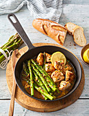 Garlic chicken with roasted asparagus