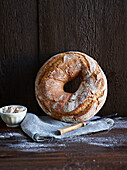 Ring-shaped light-coloured bread