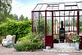 Cosy garden area with greenhouse, oven and seating