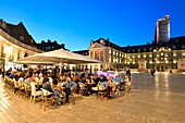 France,Cote d'Or,Dijon,area listed as World Heritage by UNESCO,fountains on the place de la Libération (Liberation Square) in front of the tower Philippe le Bon (Philip the Good) and the Palace of the Dukes of Burgundy which houses the town hall and the Museum of Fine Arts