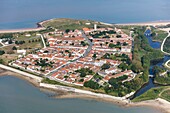 Frankreich,Charente Maritime,Insel Aix,die Stadt (Luftaufnahme)